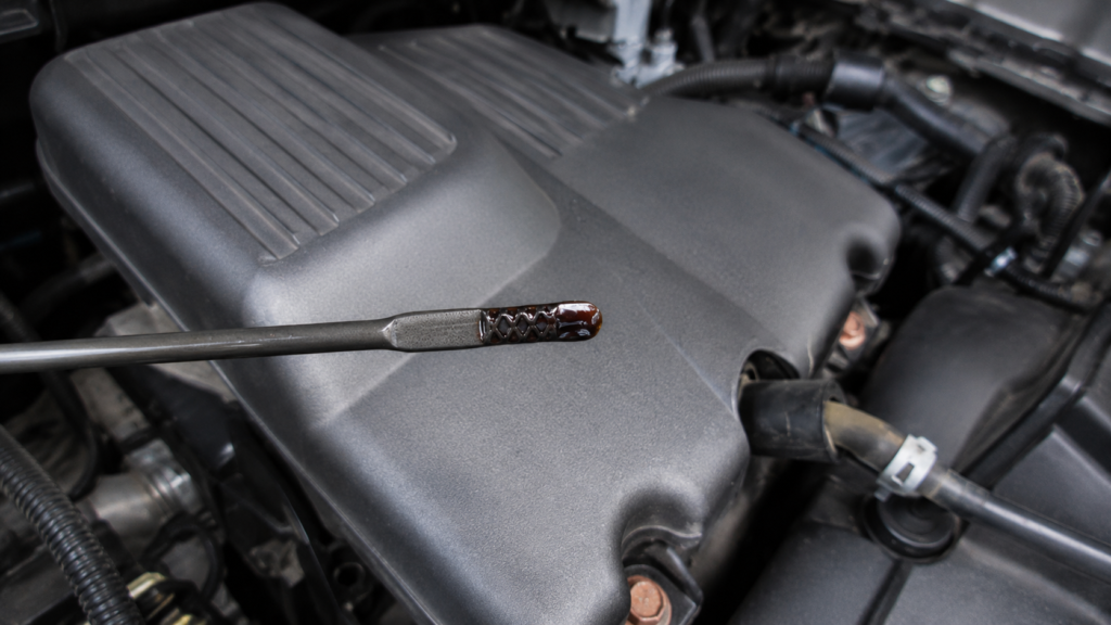 Minyak ATF gearbox automatik yang sudah kotor dan perlu diperiksa bagi mengelakkan masalah gear tidak masuk